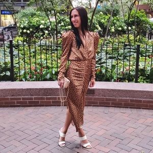 Meet your Posher, Adina